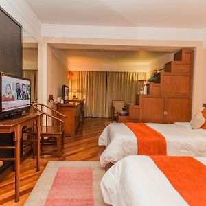 Deluxe King Suite